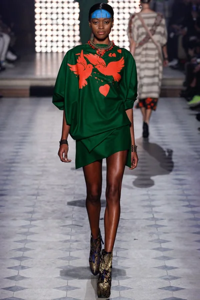 Look 15